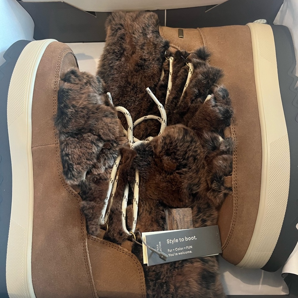 Cougar vivian boot. NIB